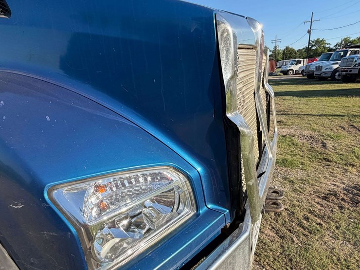 2016-kenworth-t880-image-33
