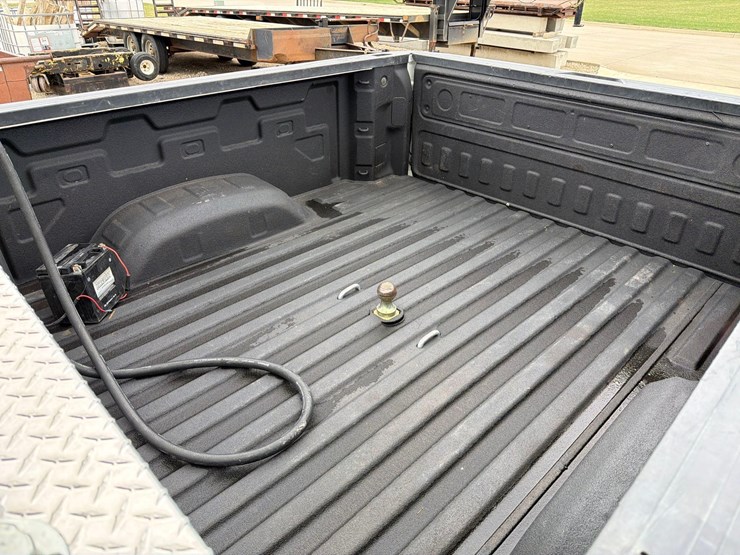 2021-chevrolet-2500hd-image-27