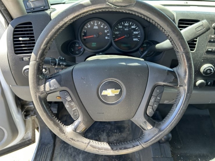 2013-chevrolet-silverado-1500-image-19