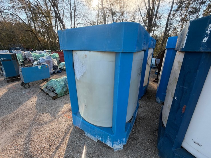 #5108-•-300-gallon-water-tank,-skid-mtd-image-2