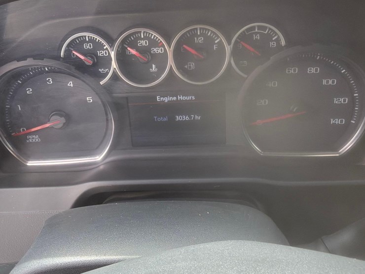 2021-chevrolet-2500hd-image-39