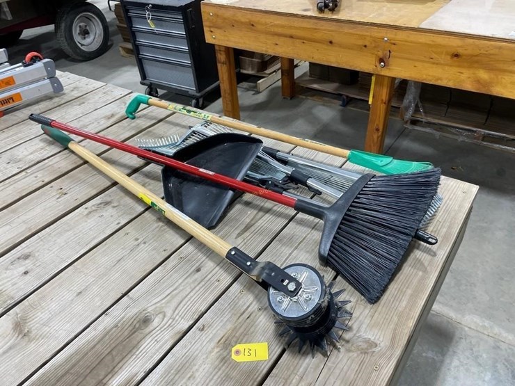 yard-rakes,-broom,-yard-tools-image-1