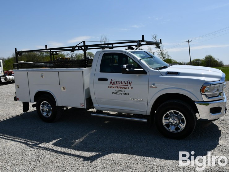 2022-dodge-3500-image-3