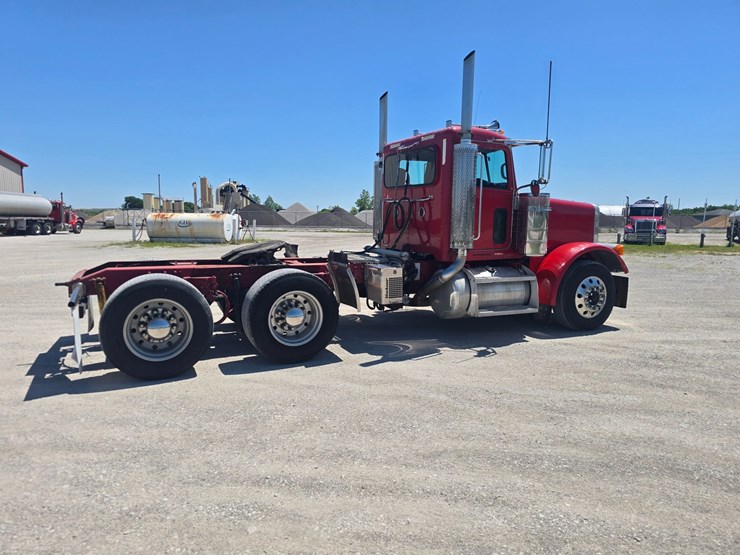 2007-peterbilt-379-image-23