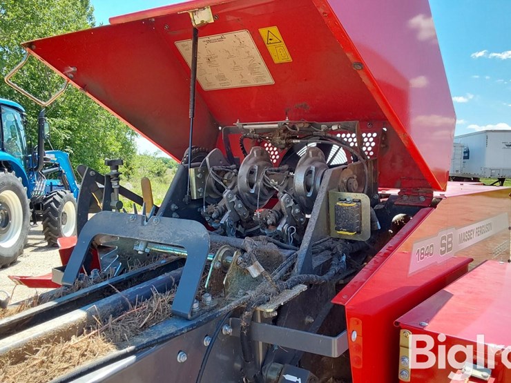 2023-massey-ferguson-1840-image-18