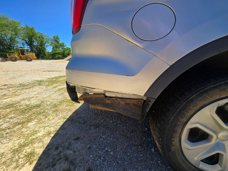 2016-ford-explorer-image-74