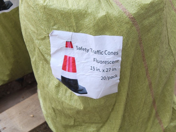 #5183-•-pallet-of-3-sets-of-safety-traffic-cones-image-1