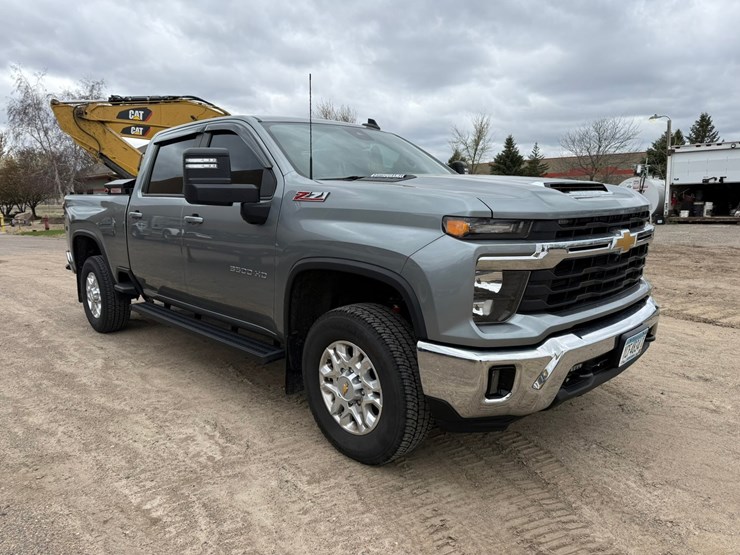 2024-chevrolet-3500-image-7