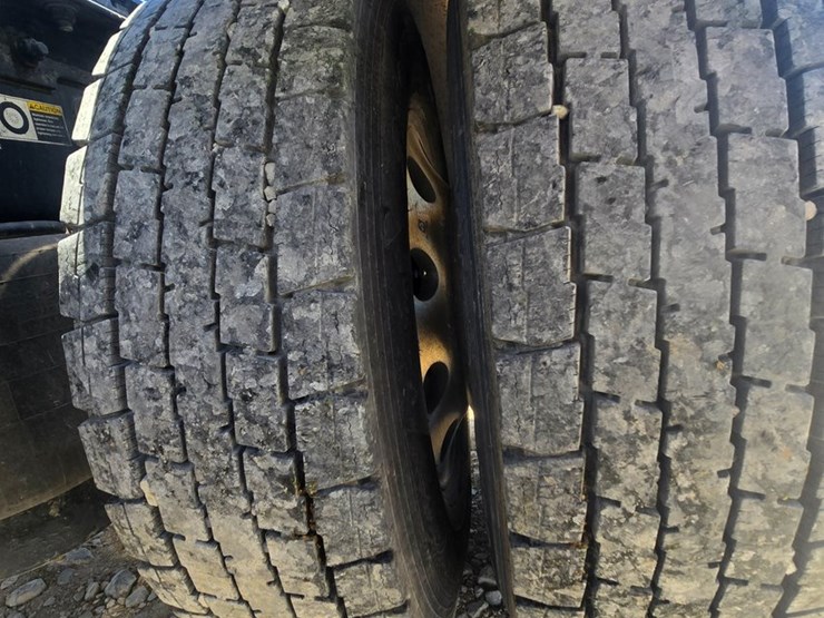 2023-kenworth-w900-image-94