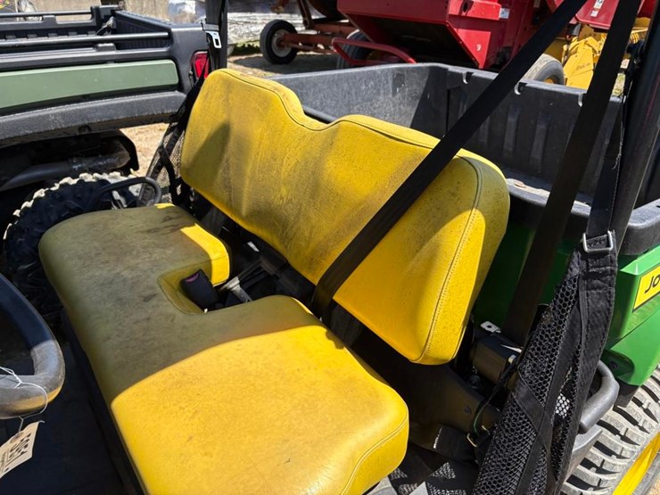 2022-john-deere-gator-image-10