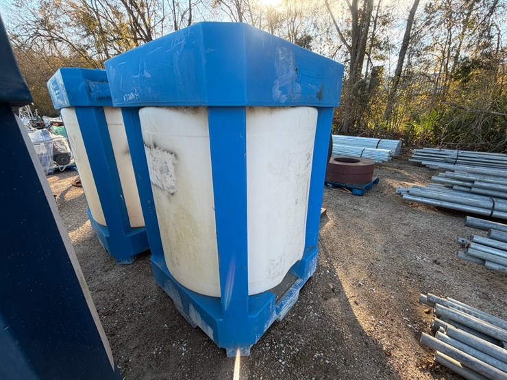 #5109-•-300-gallon-water-tank,-skid-mtd-image-1