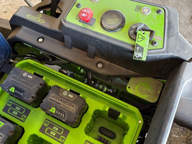 greenworks-pro-crz-428-zero-turn-lawnmower-image-16