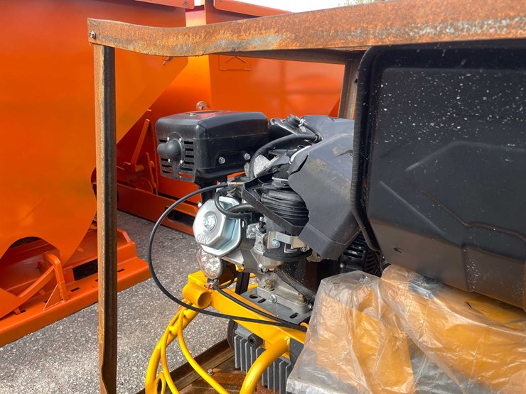 #9043-•-unused-ride-on-concrete-power-trowel-(o12)-image-37