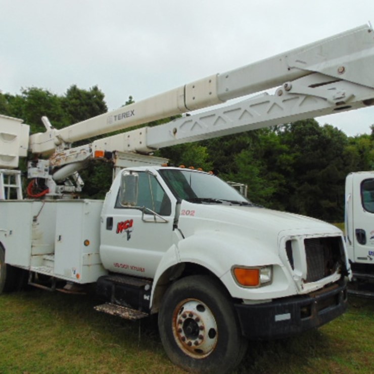 2004 FORD F750