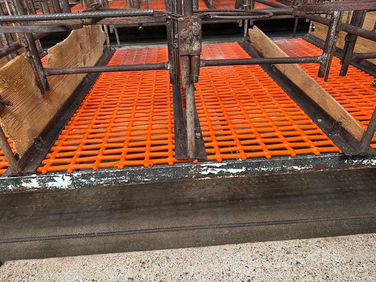 10-sections-of-orange-metal-floor-grates-image-20