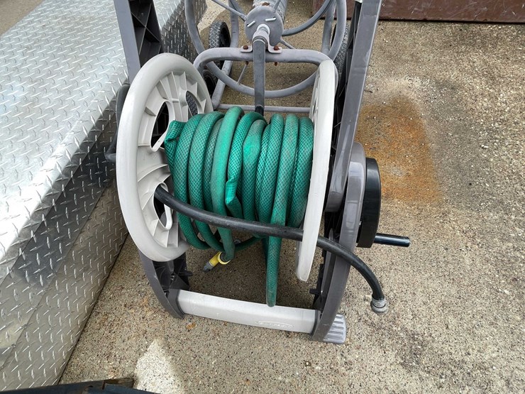 #9084-•-(2)-hose-reels-(o3)-image-3