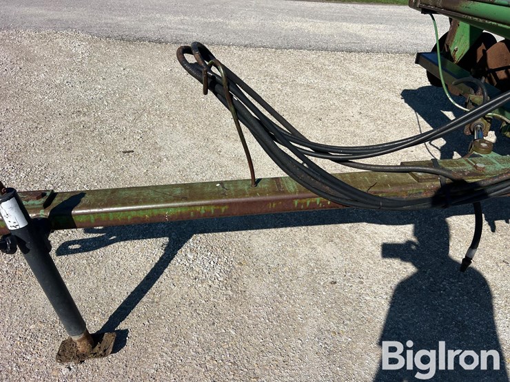 john-deere-220-image-12