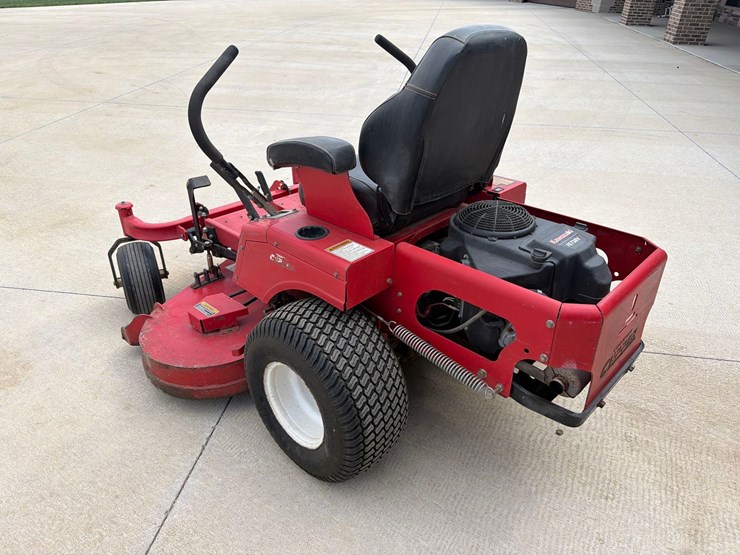 country-clipper-challenger-zero-turn-lawnmower-image-4