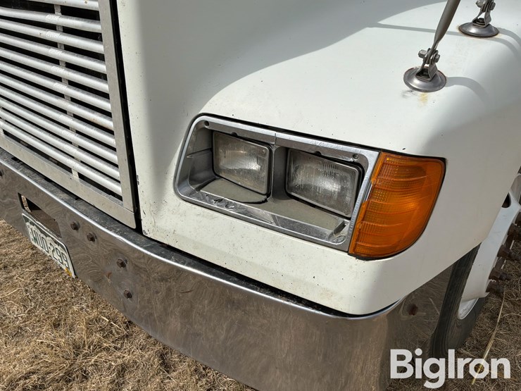 2000-freightliner-fld120-image-17