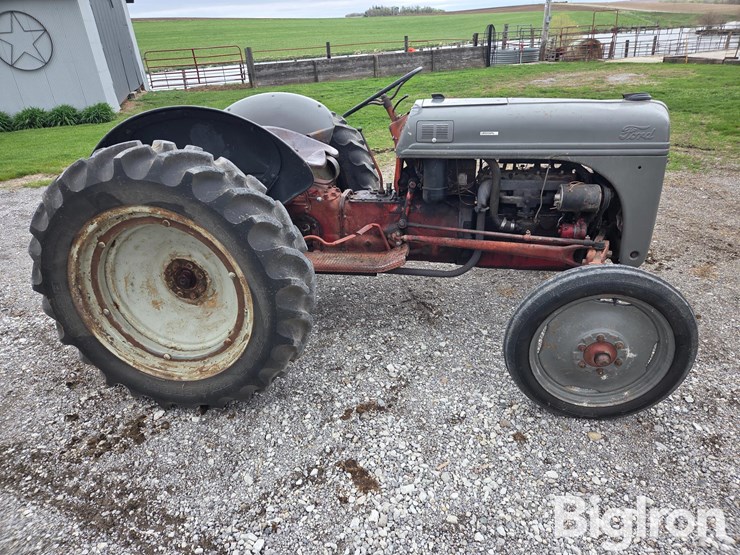 1950-ford-8n-image-4