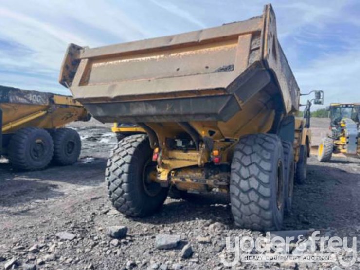 2021-caterpillar-730-image-3