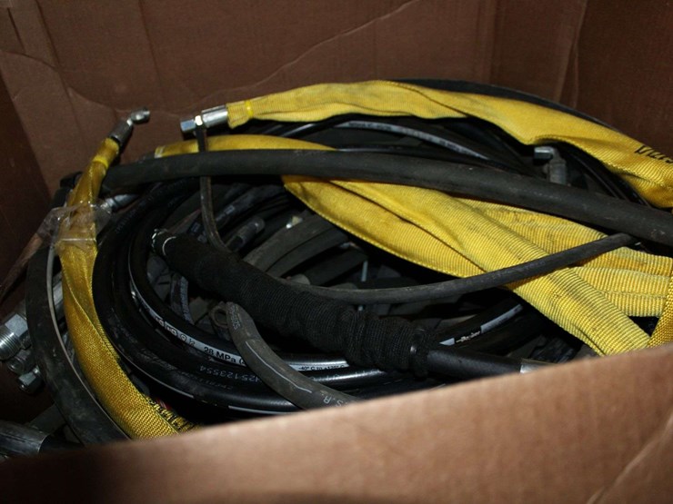boxes-of-hydraulic-hoses-image-1