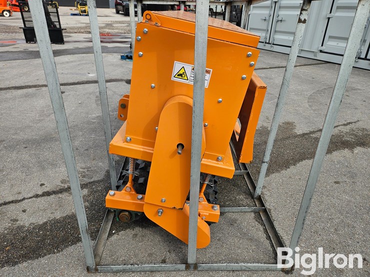 2025-caterpillar-12-image-8