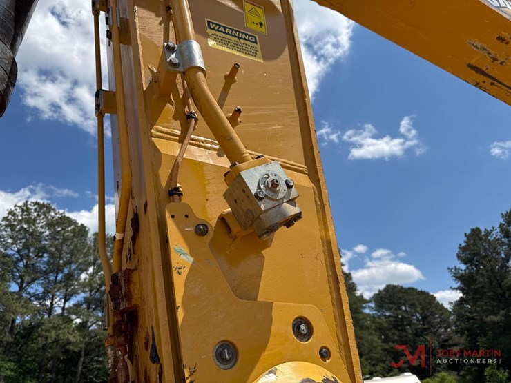 2022-caterpillar-336-image-14