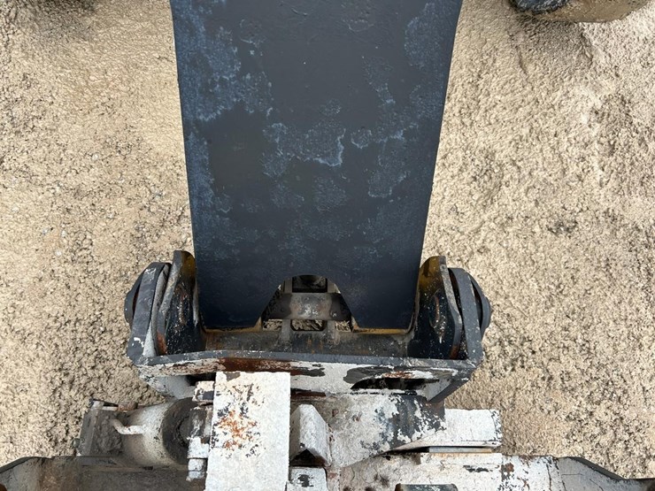 caterpillar-tl943-image-10