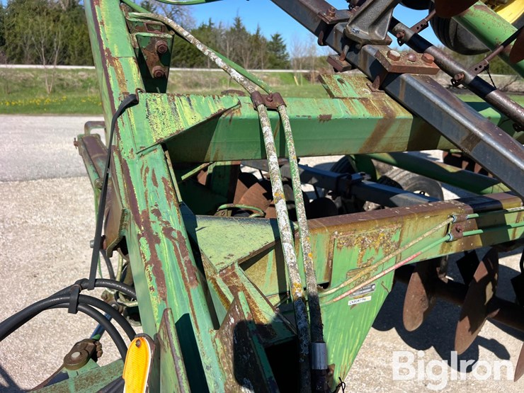 john-deere-220-image-14