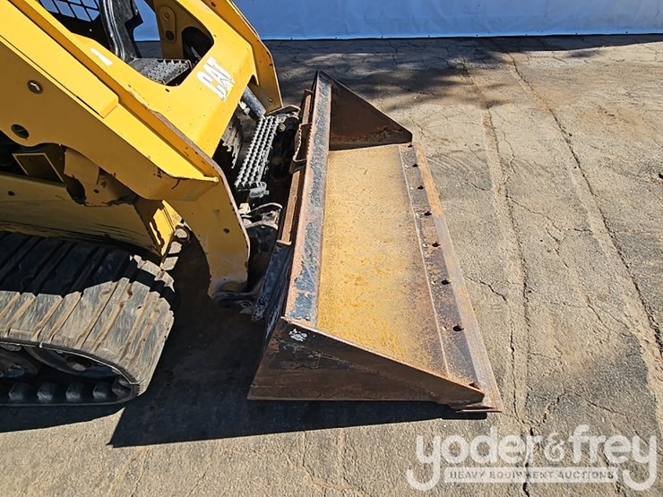 2015-caterpillar-257d-image-17