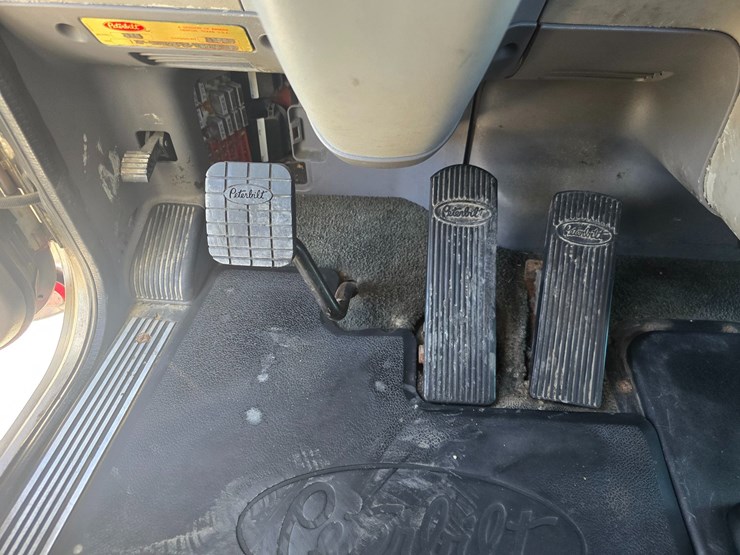 2007-peterbilt-379-image-66