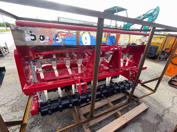 #9028-•-unused-agt-70-skid-steer-universal-mount-(o12)-image-1