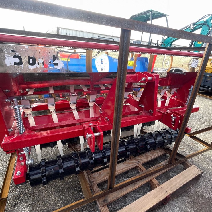 #9028 • Unused AGT 70 Skid Steer Universal Mount (O12)