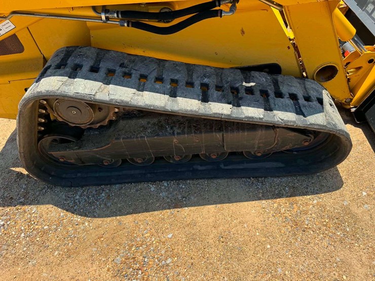 2009-deere-ct332-image-10