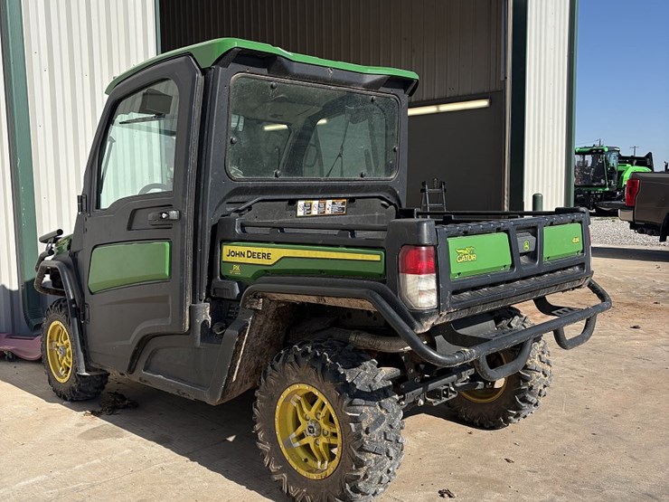 2021-john-deere-gator-image-2