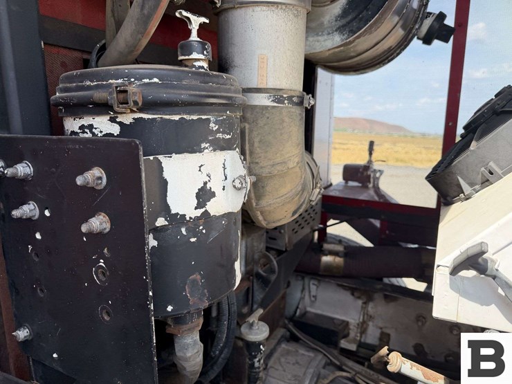 1994-peterbilt-320-image-24
