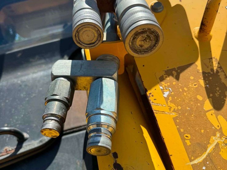 2009-deere-ct332-image-15