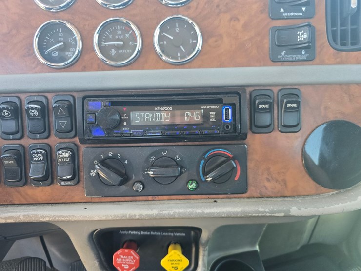 2007-peterbilt-379-image-63