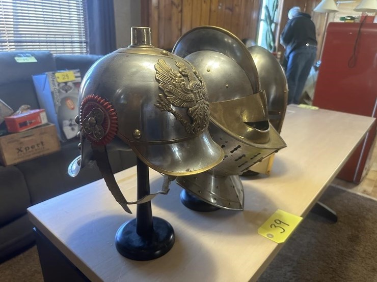 antique-helmets-image-3