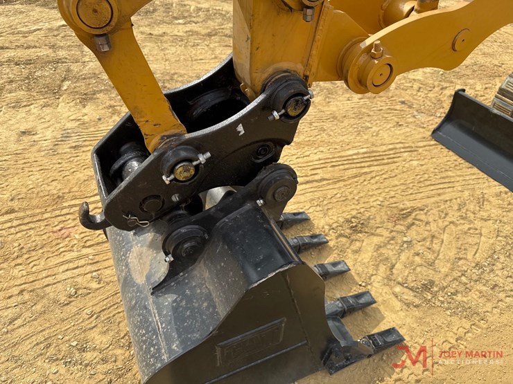 2021-caterpillar-305.5-image-12