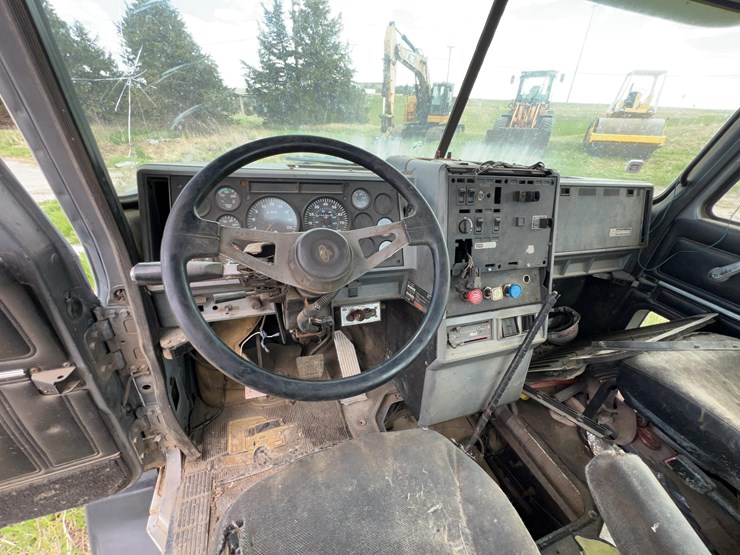 2000-mack-ch613-image-26