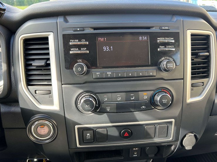 2016-nissan-titan-image-32