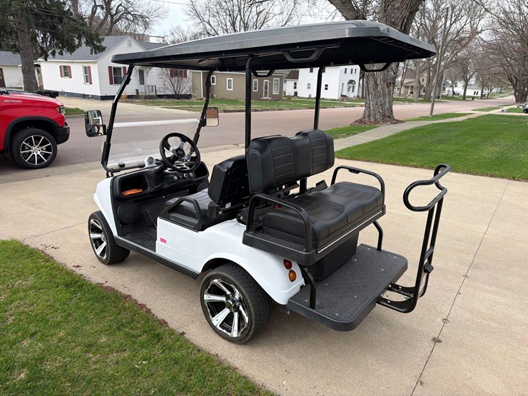 2023-evolution-electric-golf-cart-1-owner-image-5