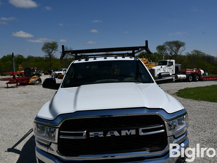 2022-dodge-3500-image-10
