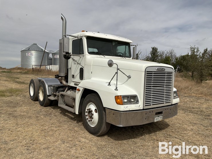 2000-freightliner-fld120-image-3