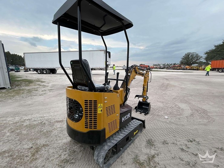 2026-cfg-industrial-h13r-mini-excavator-image-3
