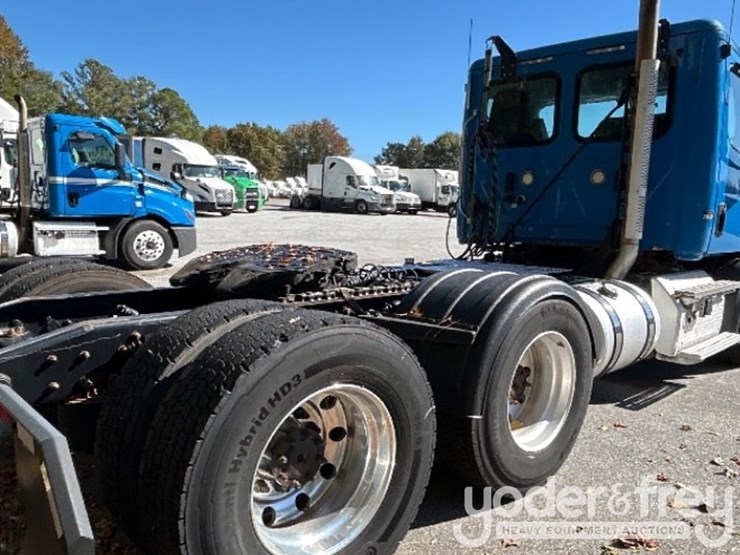 2019-freightliner-cascadia-116-image-3