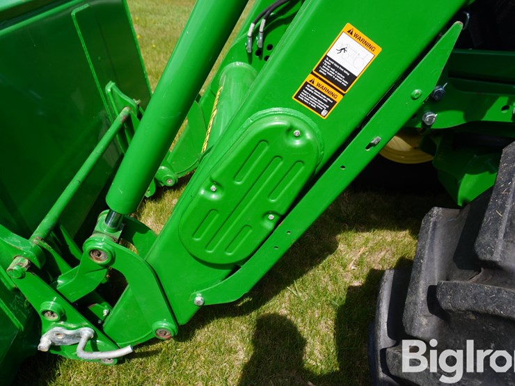 2018-john-deere-6105e-image-16
