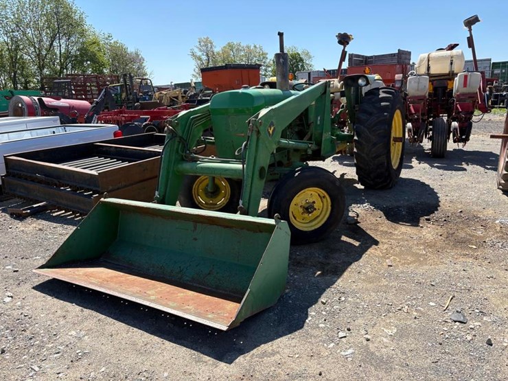 john-deere-2440-image-3
